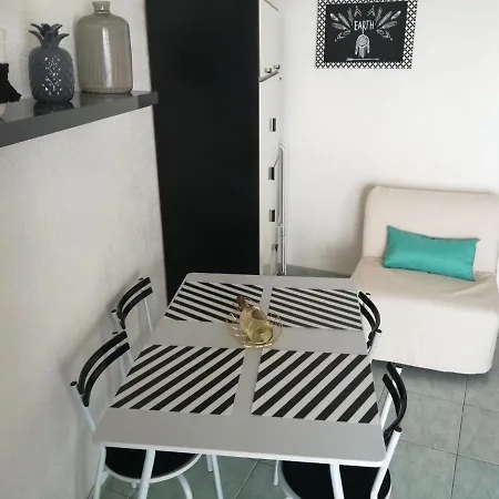 Joli Studio Bord De Mer, Clim, Balcon, Parking Prive Menton Exterior foto