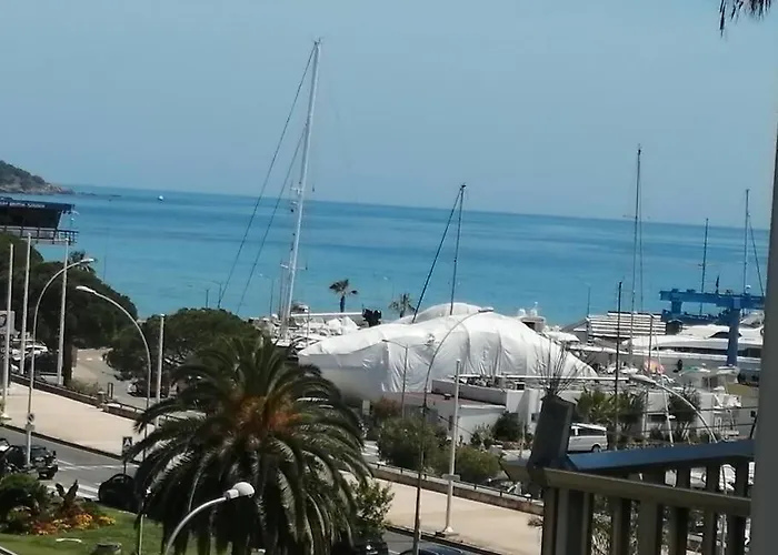 Joli Studio Bord De Mer, Clim, Balcon, Parking Prive