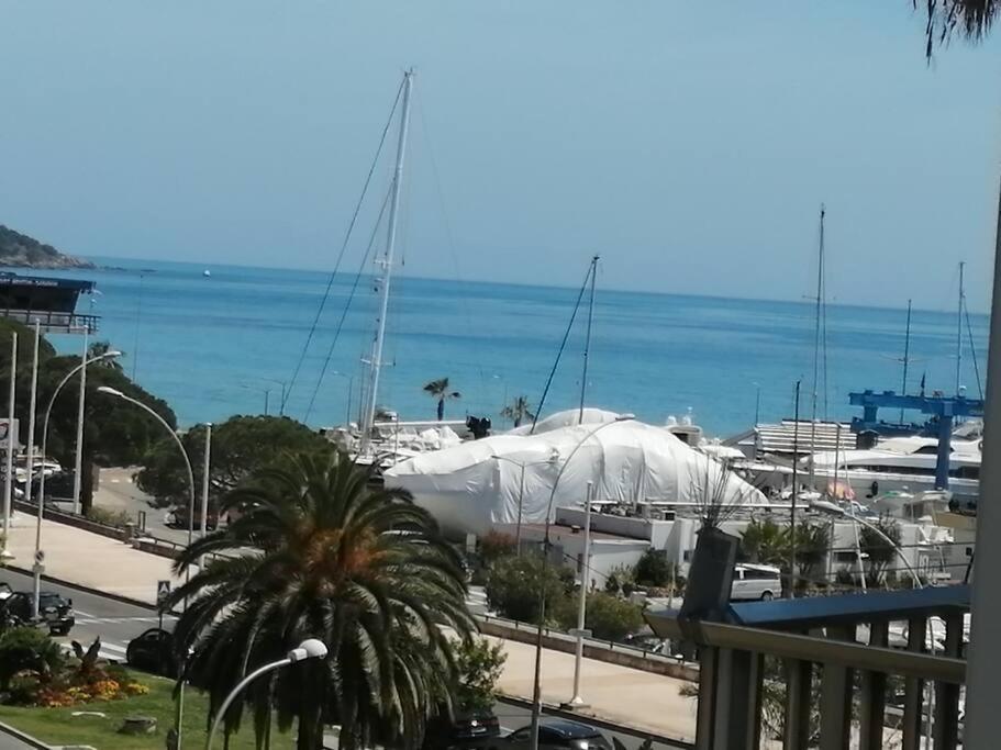 Apartment Joli Bord De Mer, Clim, Balcon, Parking Prive