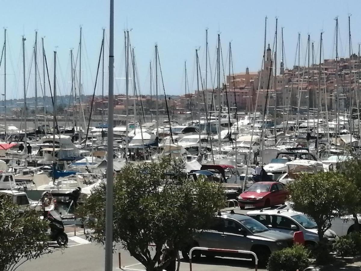 Joli Bord De Mer, Clim, Balcon, Parking Prive * Menton