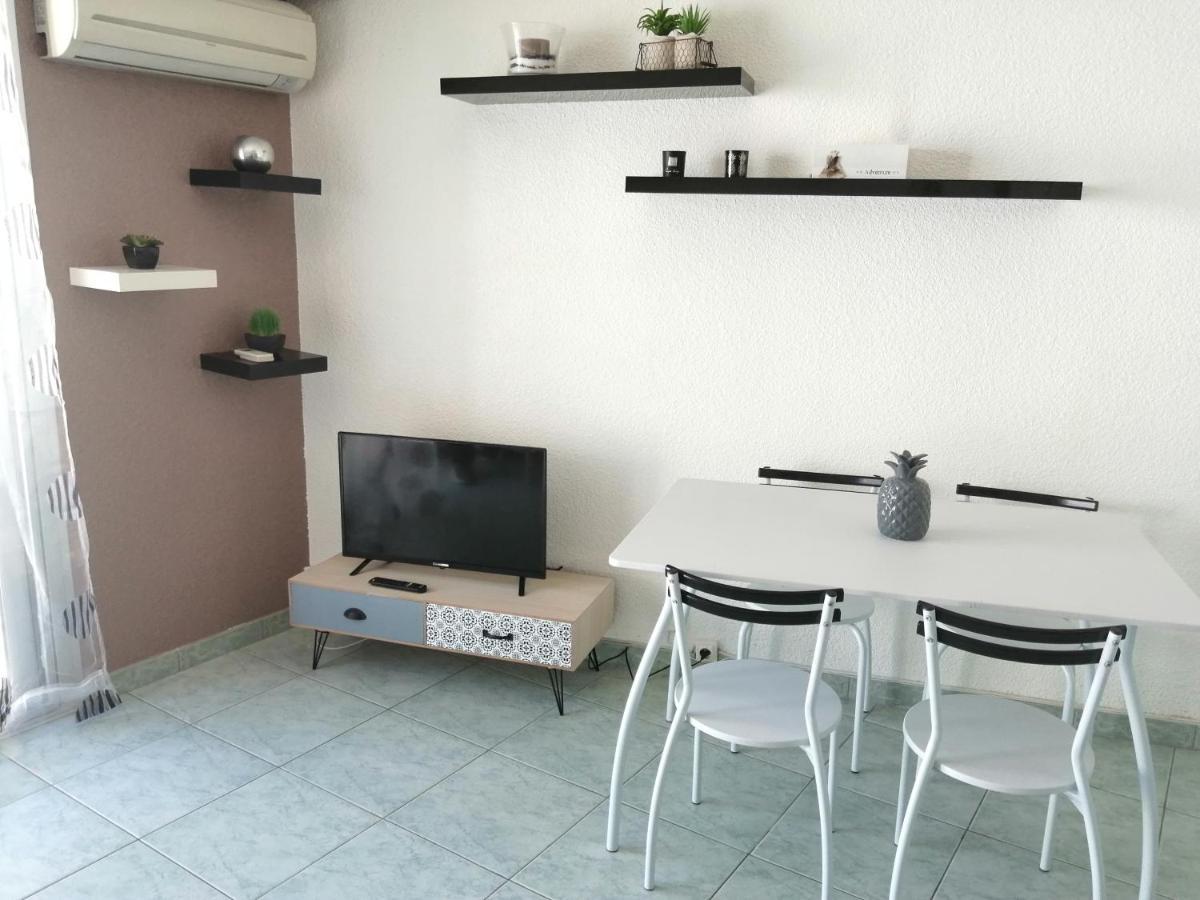 Joli Bord De Mer, Clim, Balcon, Parking Prive Menton